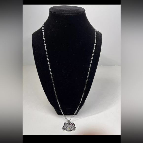 HELLO KITTY PENDANT WITH COLLAR BONE CHAIN - Picture 3 of 5